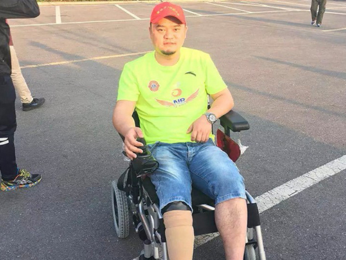 王靖：敢學敢做敢創(chuàng)業(yè) 獨腿走出幸福路