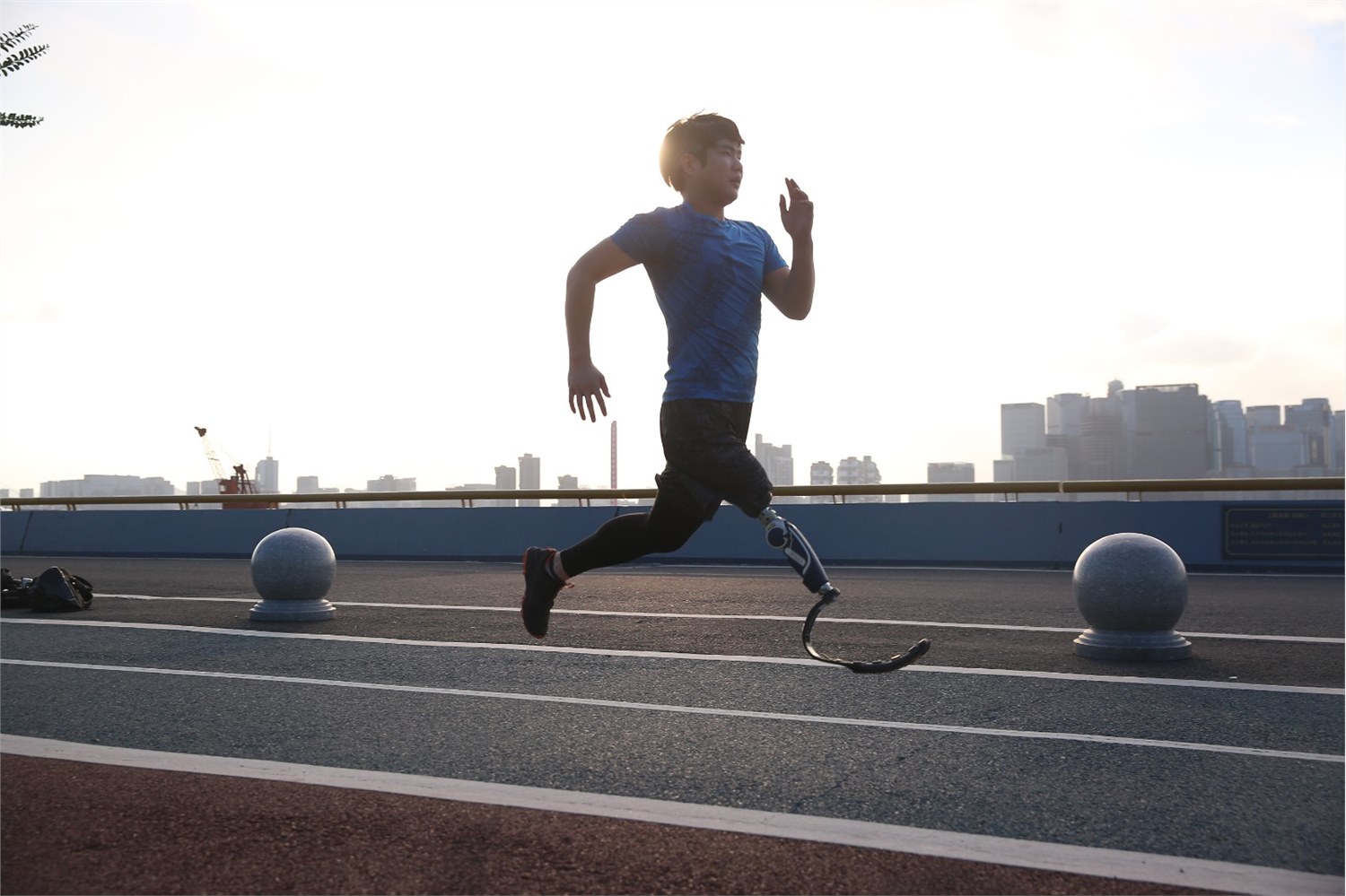 一條腿都能跑馬拉松，你還有什么理由不運(yùn)動(dòng)