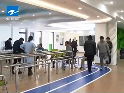 杭州單腿外賣小哥圓滿裝上假肢